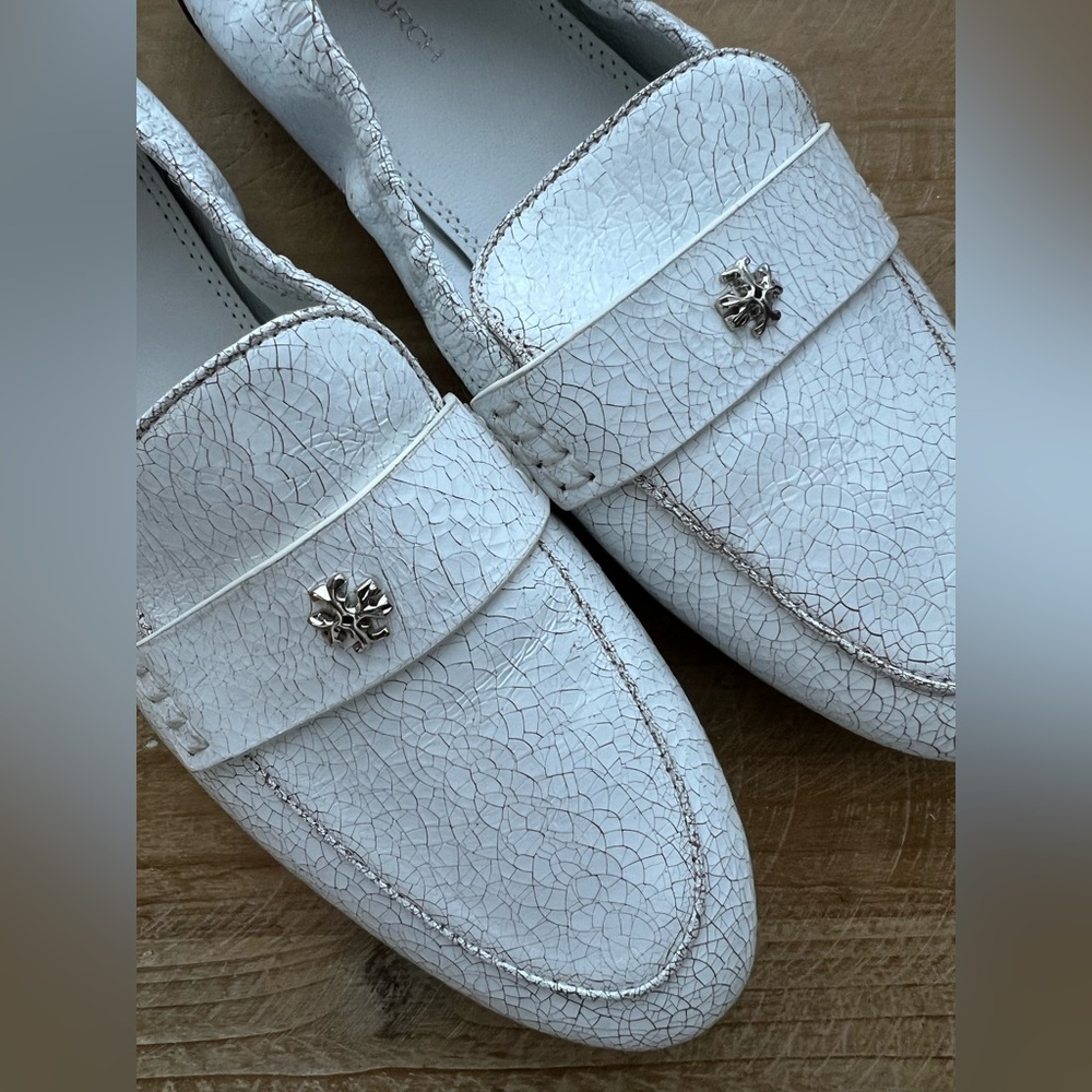Tory Burch Ballet Loafer in Shiny White Women’s Size 6.5 New - Picture 9 of 10